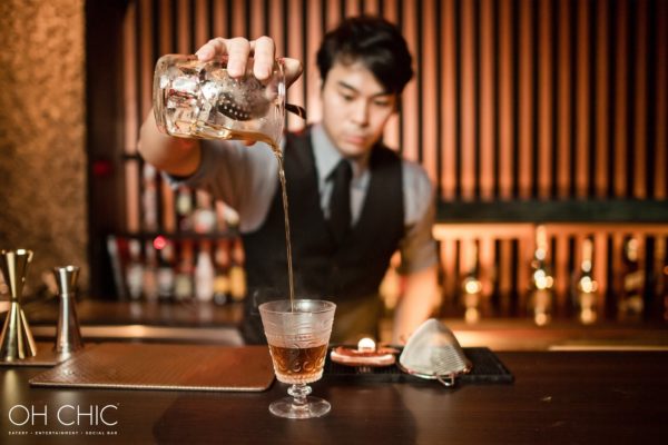 Oh Chic, social club, eatery, entertainement, performance, live music, drinks, bar, bangkok 
